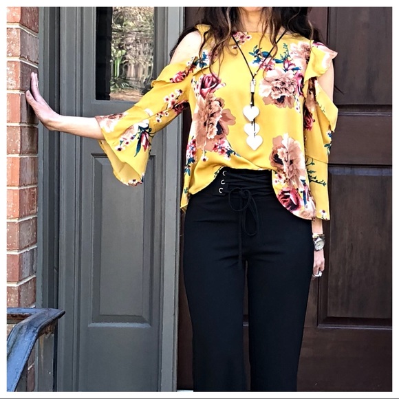 ✨LAST 1✨Mustard floral print cold shoulder blouse - Picture 2 of 8